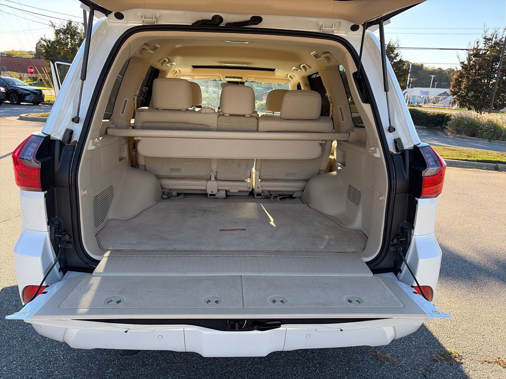 Used 2019 Lexus LX 570 4WD w/ Luxury Package image 13
