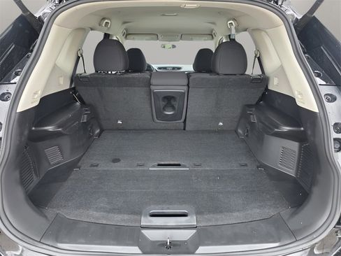 Used 2018 Nissan Rogue SV w/ Premium Package image 13