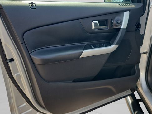 Used 2013 Ford Edge SE image 29