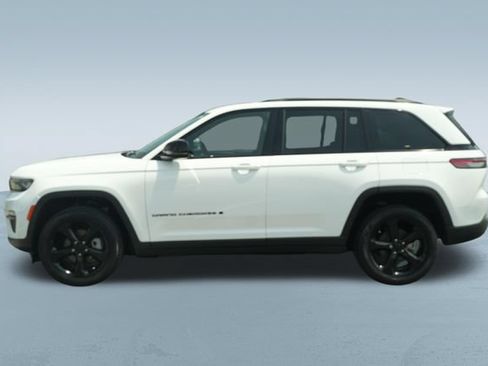 Used 2023 Jeep Grand Cherokee Limited w/ Black Appearance Package RWD image 4