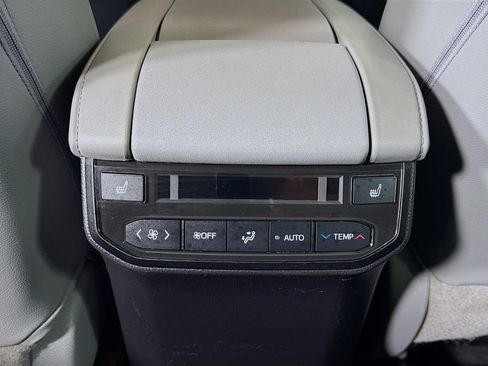 Used 2021 Toyota Highlander Platinum AWD/4WD image 23