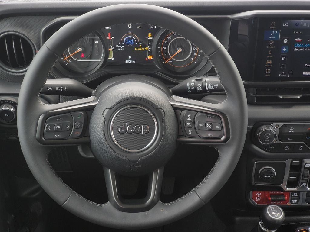 Used 2026 Jeep Wrangler Unlimited Rubicon AWD/4WD image 23