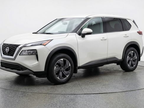 Used 2025 Nissan Rogue SV AWD/4WD image 3