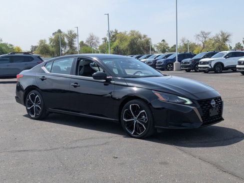 Certified 2025 Nissan Altima 2.5 SR image 8