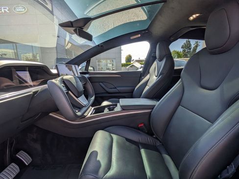Used 2023 Tesla Model X image 14