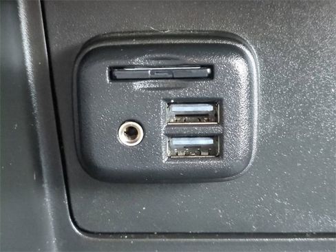 Used 2022 Chevrolet Colorado LT w/ Trail Boss Package image 22