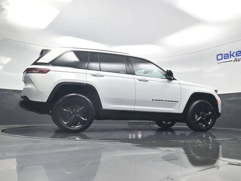 Used 2023 Jeep Grand Cherokee Limited w/ Black Appearance Package AWD/4WD image 44