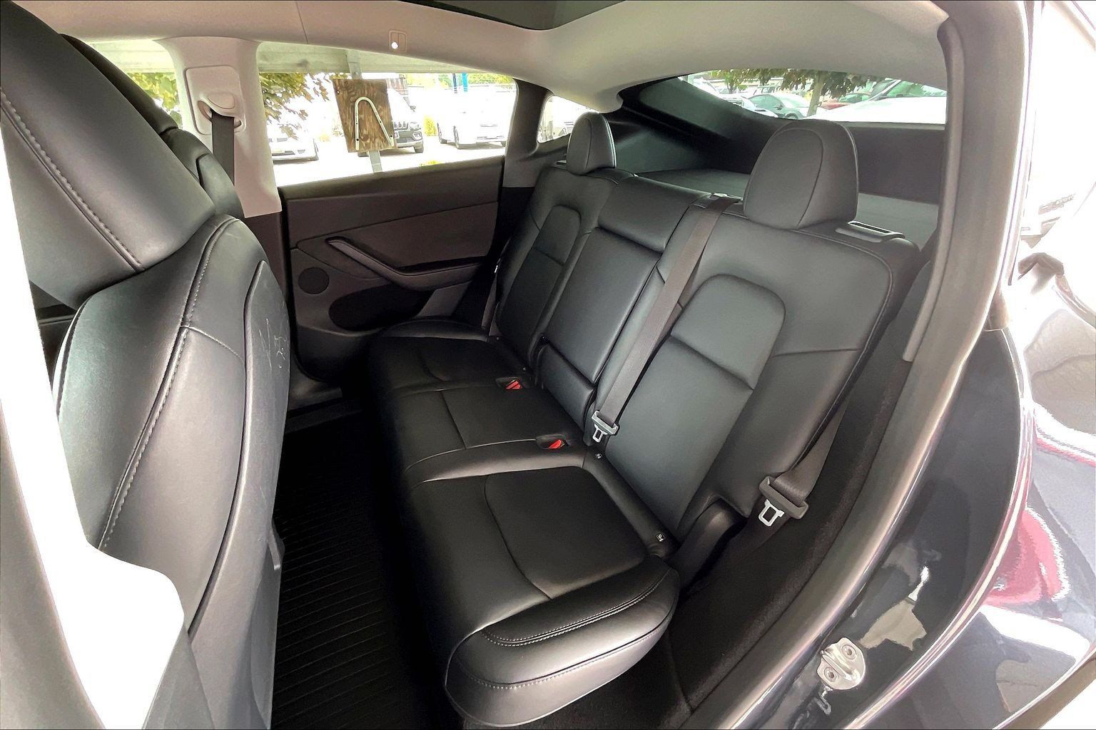 Used 2024 Tesla Model Y Long Range AWD/4WD image 16