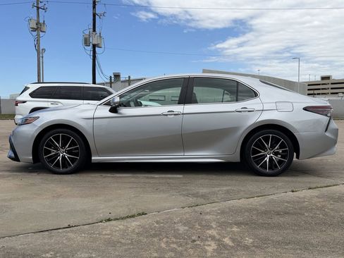 Used 2024 Toyota Camry SE FWD image 6