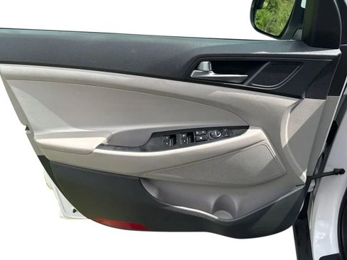 Used 2017 Hyundai Tucson SE image 11