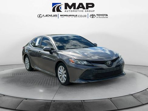 Used 2019 Toyota Camry LE FWD image 7