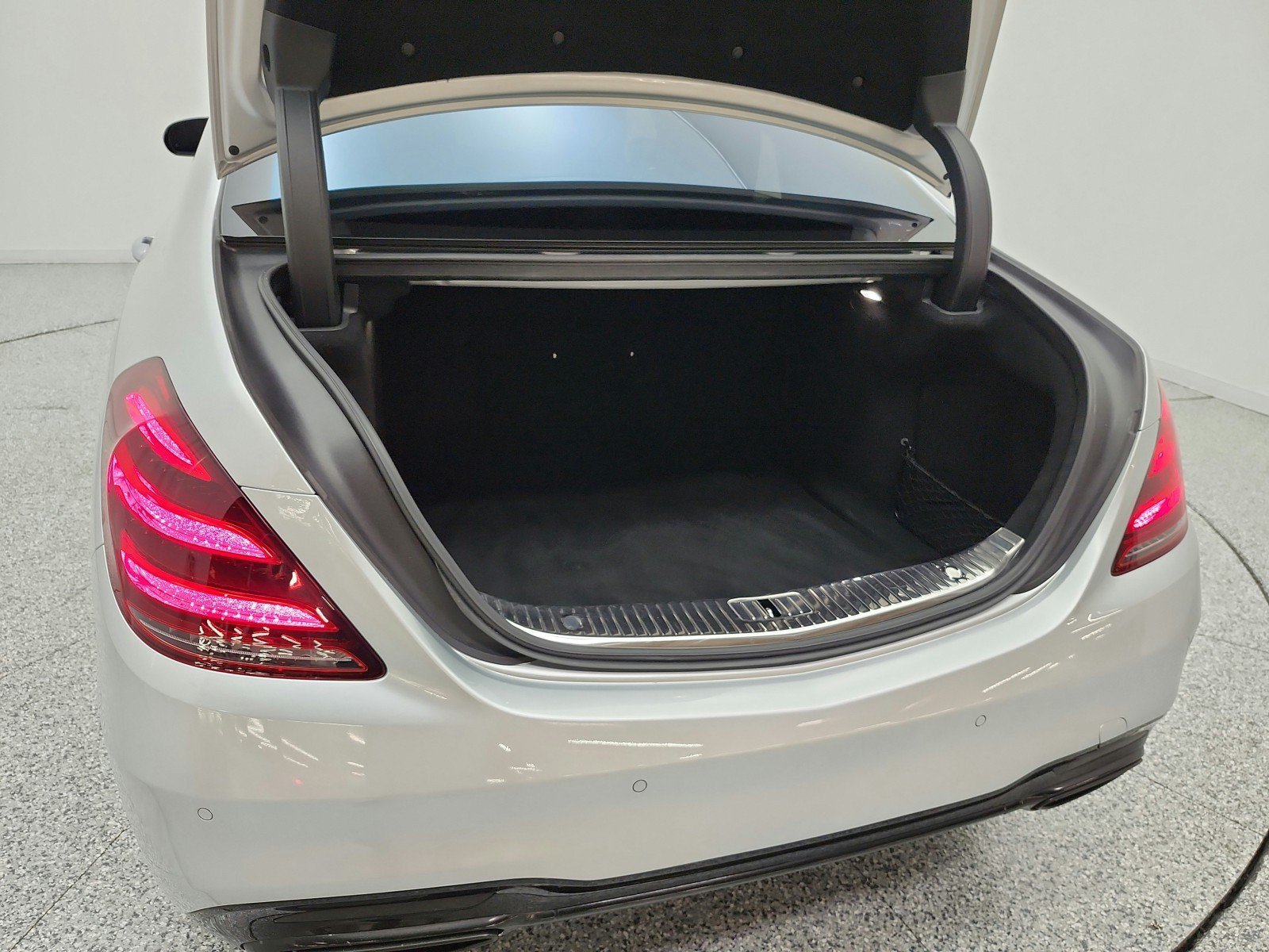 Used 2018 Mercedes-Benz S 560 Sedan image 21
