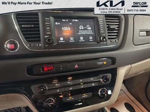 Used 2017 Kia Sedona LX w/ LX Essentials Premium Package image 16