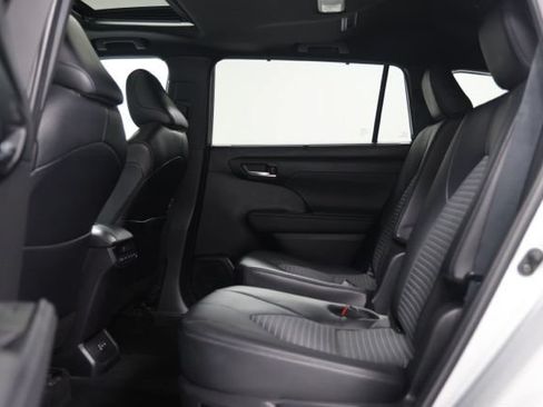 Used 2024 Toyota Highlander XSE FWD image 31