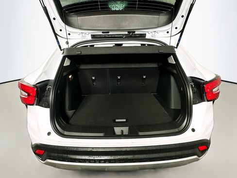 New 2026 Chevrolet Trax LT w/ Sunroof Package image 26