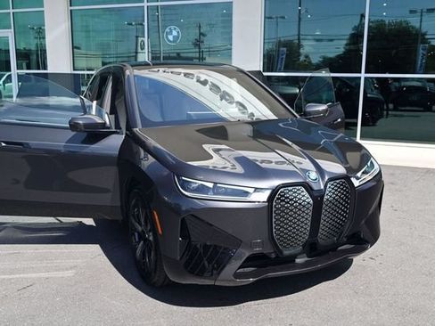 Used 2024 BMW iX xDrive50 w/ Sport Package AWD/4WD image 31
