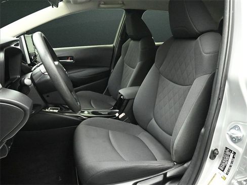 Used 2020 Toyota Corolla LE image 11