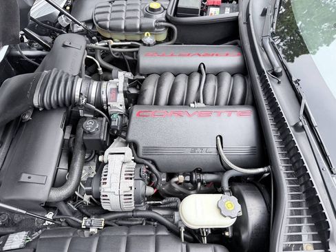 Used 2004 Chevrolet Corvette Coupe w/ Preferred Equipment Group RWD image 42