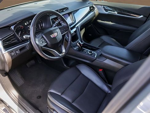 Used 2025 Cadillac XT6 Premium Luxury image 10