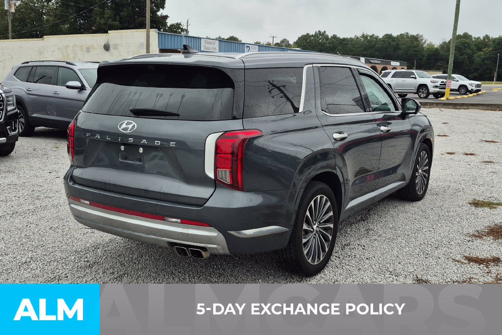Used 2025 Hyundai Palisade Calligraphy FWD image 3