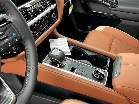 New 2026 Nissan Pathfinder Platinum FWD image 11