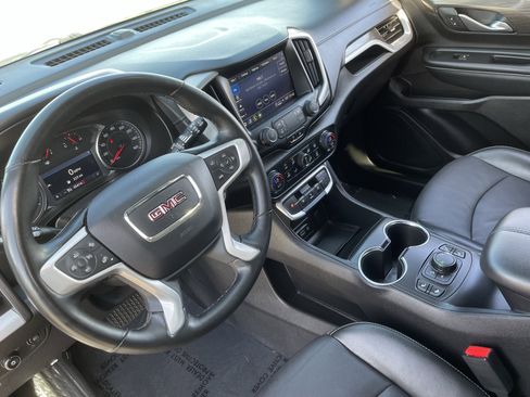 Used 2024 GMC Terrain SLT image 17