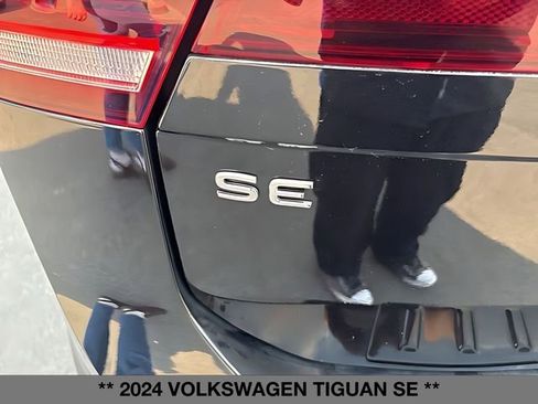 Used 2024 Volkswagen Tiguan SE AWD/4WD image 9