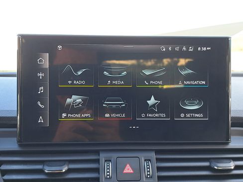 Used 2023 Audi Q5 e Premium w/ Convenience Package image 24