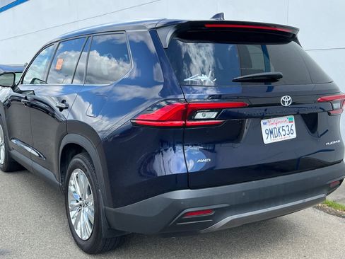 Used 2024 Toyota Grand Highlander AWD image 6
