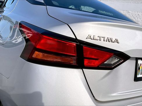 Used 2024 Nissan Altima 2.5 SV FWD image 32