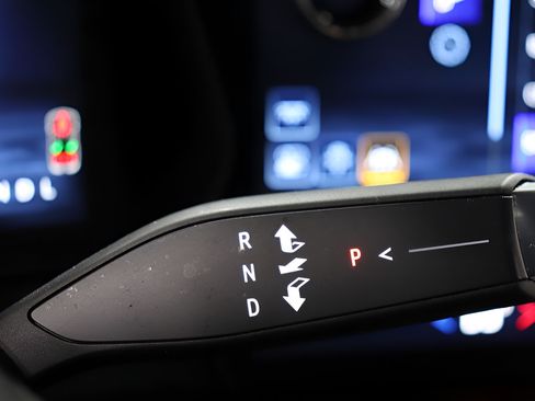 Used 2025 Chevrolet Traverse RS AWD/4WD image 19
