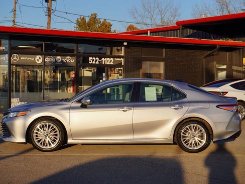 Used 2019 Toyota Camry XLE image 4