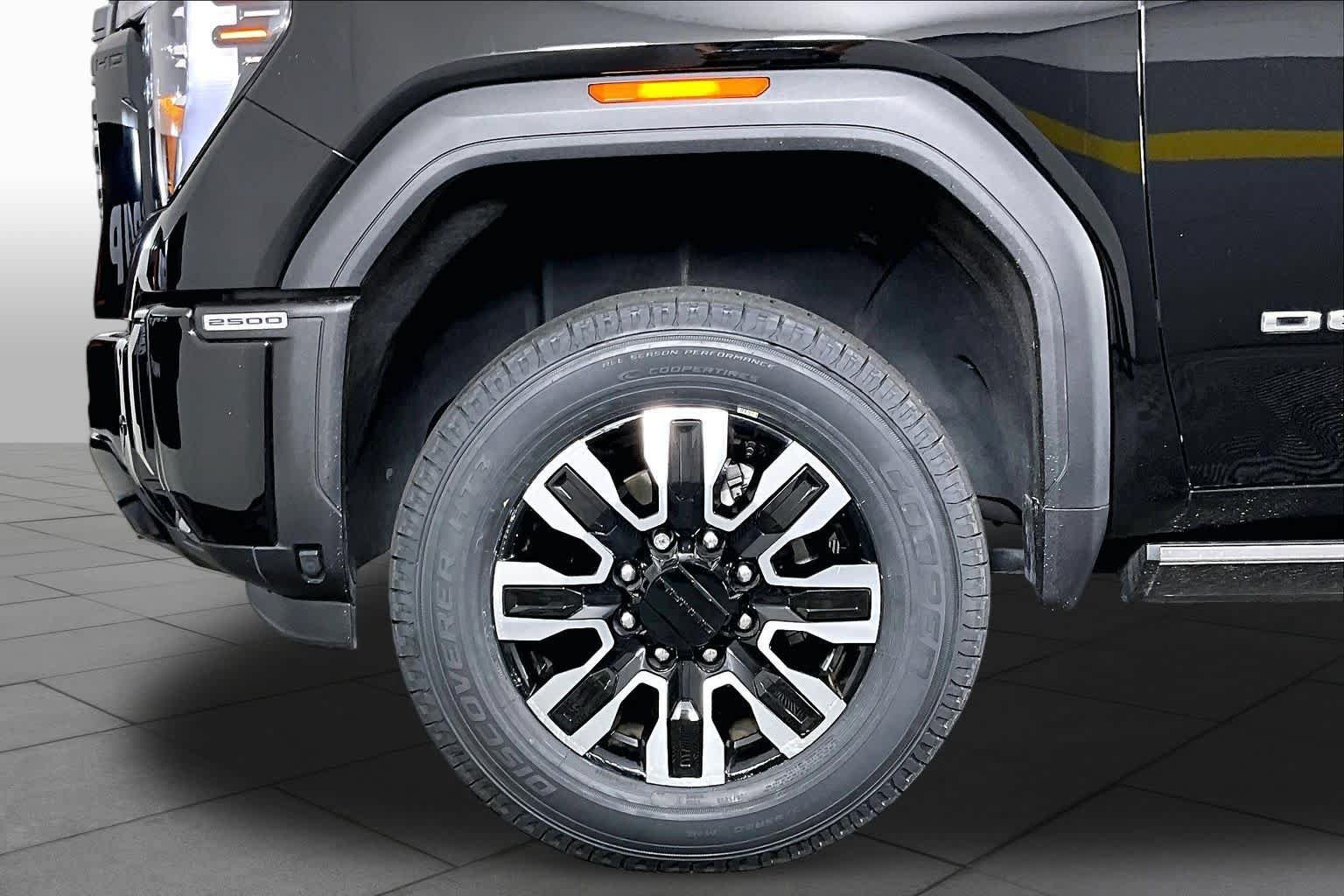 Certified 2025 GMC Sierra 2500 Denali Ultimate AWD/4WD image 10