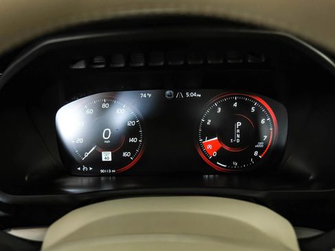 Used 2017 Volvo XC90 T6 Momentum w/ Vision Package image 19