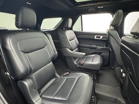 Used 2020 Ford Explorer XLT w/ Equipment Group 202A AWD/4WD image 37
