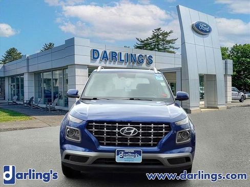 Used 2023 Hyundai Venue SEL FWD image 2