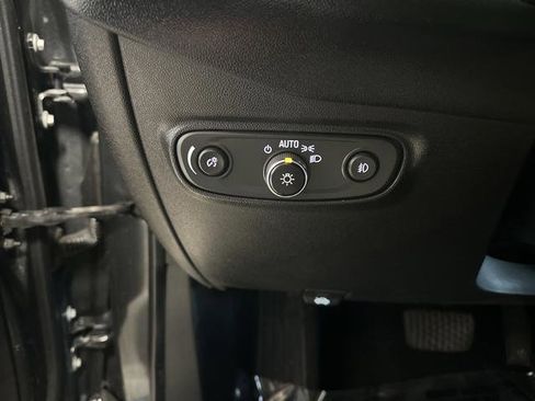 Used 2020 Chevrolet Equinox Premier image 23