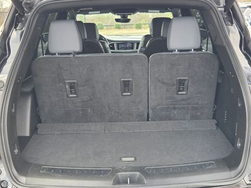 Used 2024 Buick Enclave Premium image 35