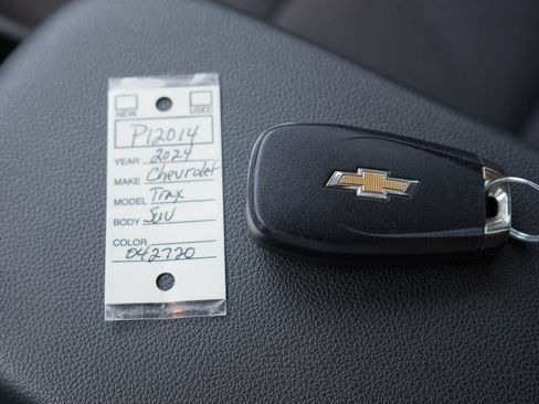 Used 2024 Chevrolet Trax LS w/ LS Convenience Package FWD image 28