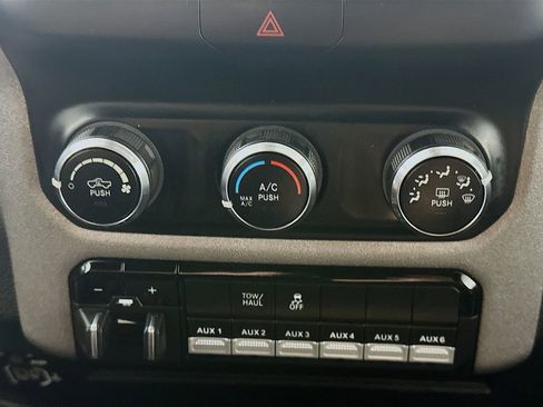 Used 2024 RAM 2500 Tradesman w/ Chrome Appearance Group image 18