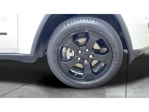 Used 2019 Jeep Grand Cherokee Laredo AWD/4WD image 20