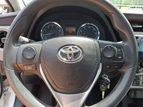 Used 2019 Toyota Corolla LE image 25