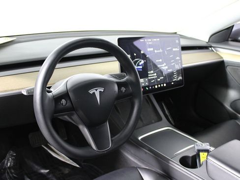 Used 2021 Tesla Model 3 Standard Range Plus image 7