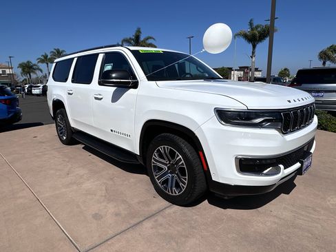 Used 2023 Jeep Wagoneer L Series II image 3