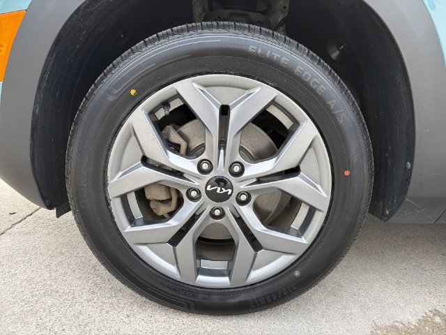 Used 2024 Kia Seltos S AWD/4WD image 13
