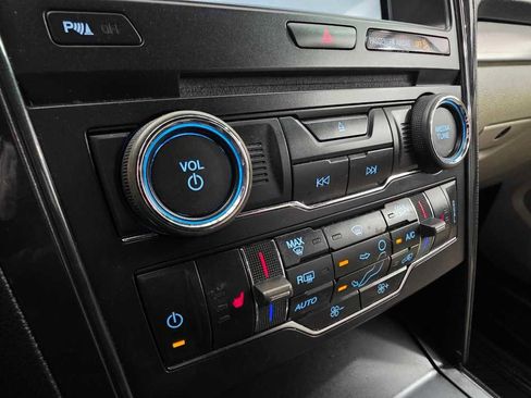 Used 2018 Ford Explorer XLT w/ Equipment Group 202A image 19