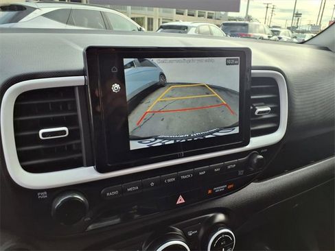 Certified 2024 Hyundai Venue Limited image 19