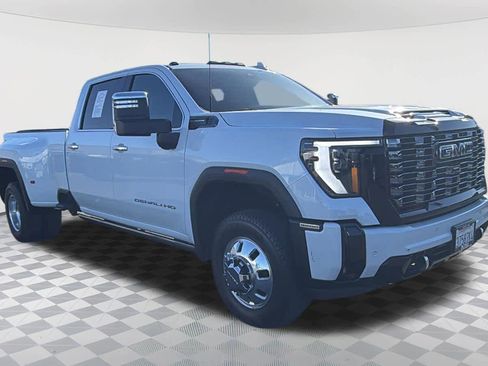 Used 2026 GMC Sierra 3500 Denali Ultimate AWD/4WD image 3