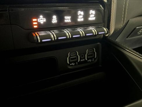 Used 2020 RAM 1500 Limited w/ Bed Utility Group image 33