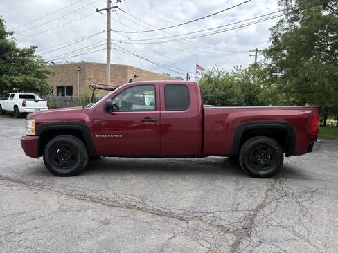 Used 2007 Chevrolet Silverado 1500 LT w/ 1LT Convenience Package AWD/4WD image 2